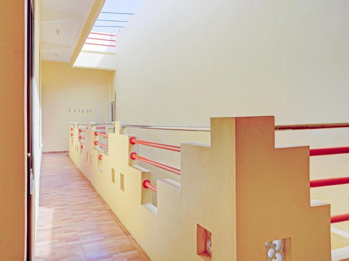 Reddoorz Syariah Near Jembatan Merah Plaza Krembangan Exteriör bild