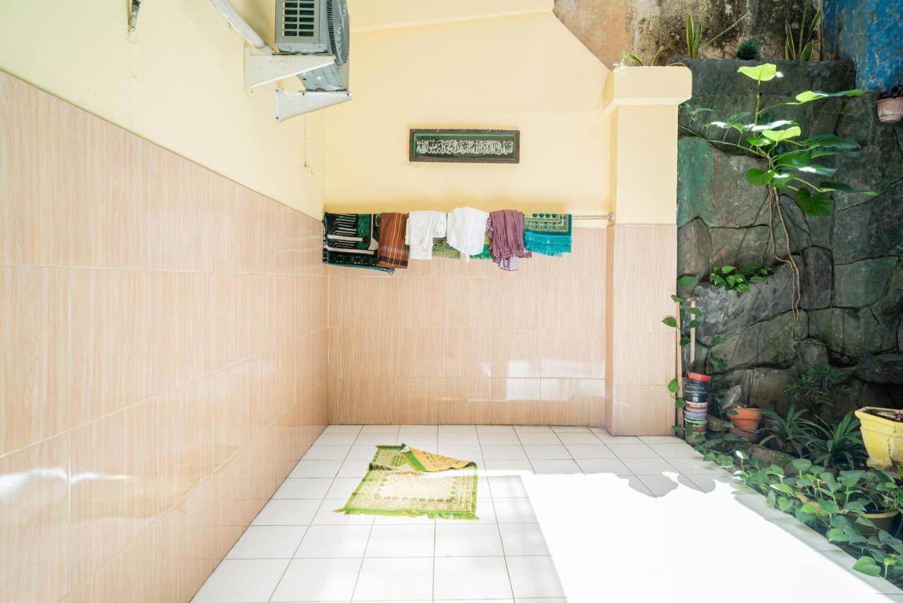 Reddoorz Syariah Near Jembatan Merah Plaza Krembangan Exteriör bild