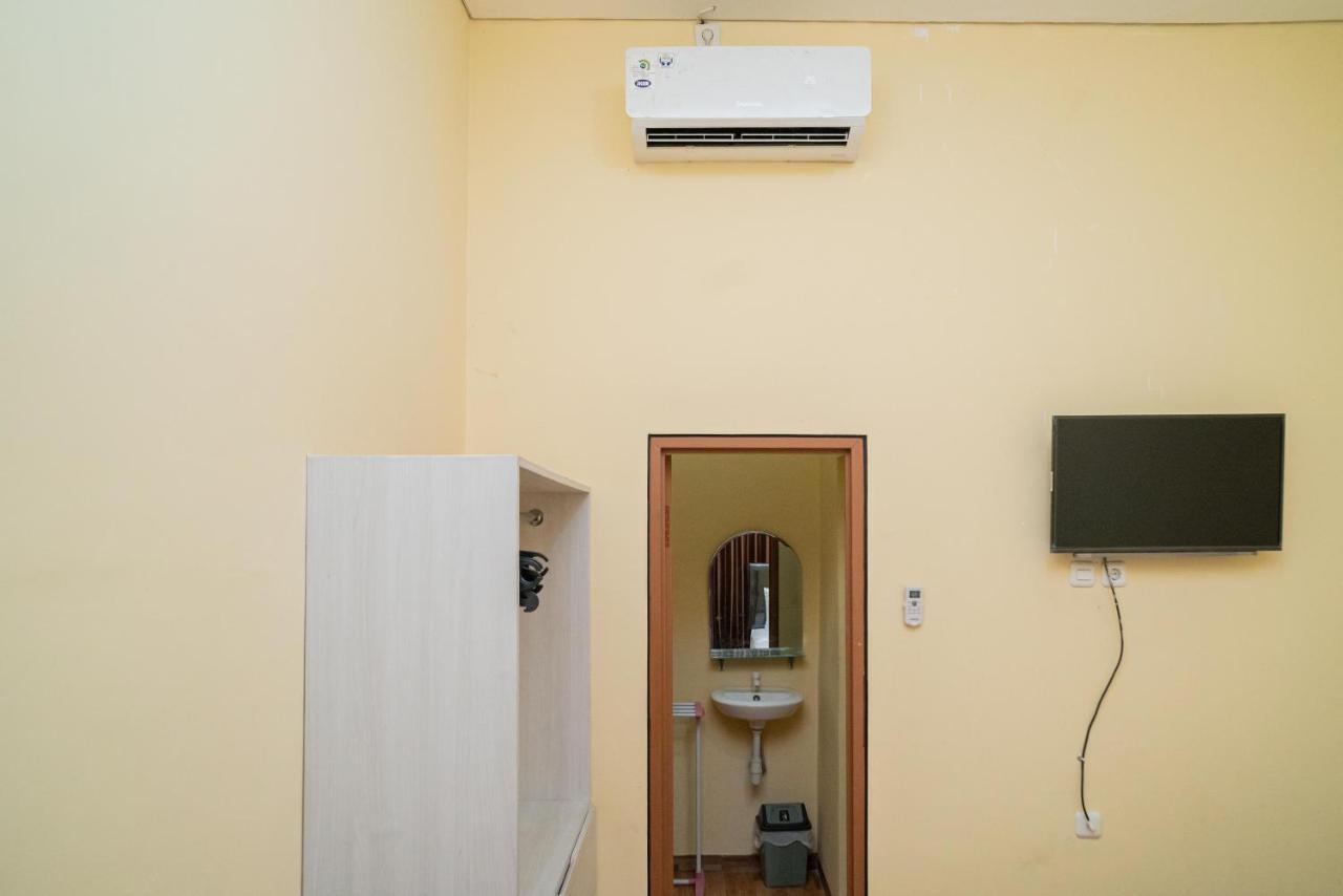 Reddoorz Syariah Near Jembatan Merah Plaza Krembangan Exteriör bild