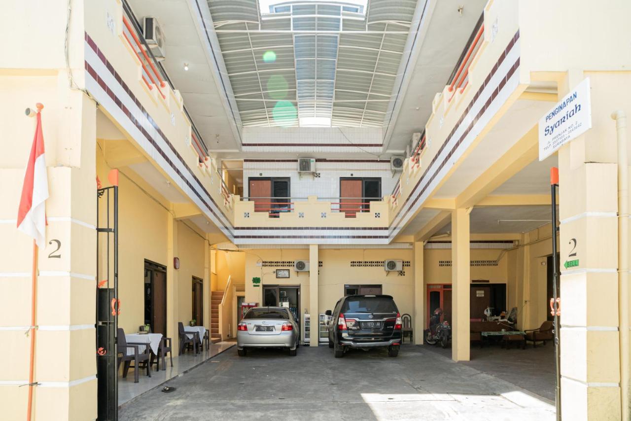 Reddoorz Syariah Near Jembatan Merah Plaza Krembangan Exteriör bild