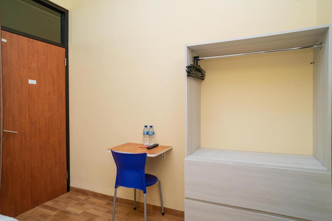 Reddoorz Syariah Near Jembatan Merah Plaza Krembangan Exteriör bild