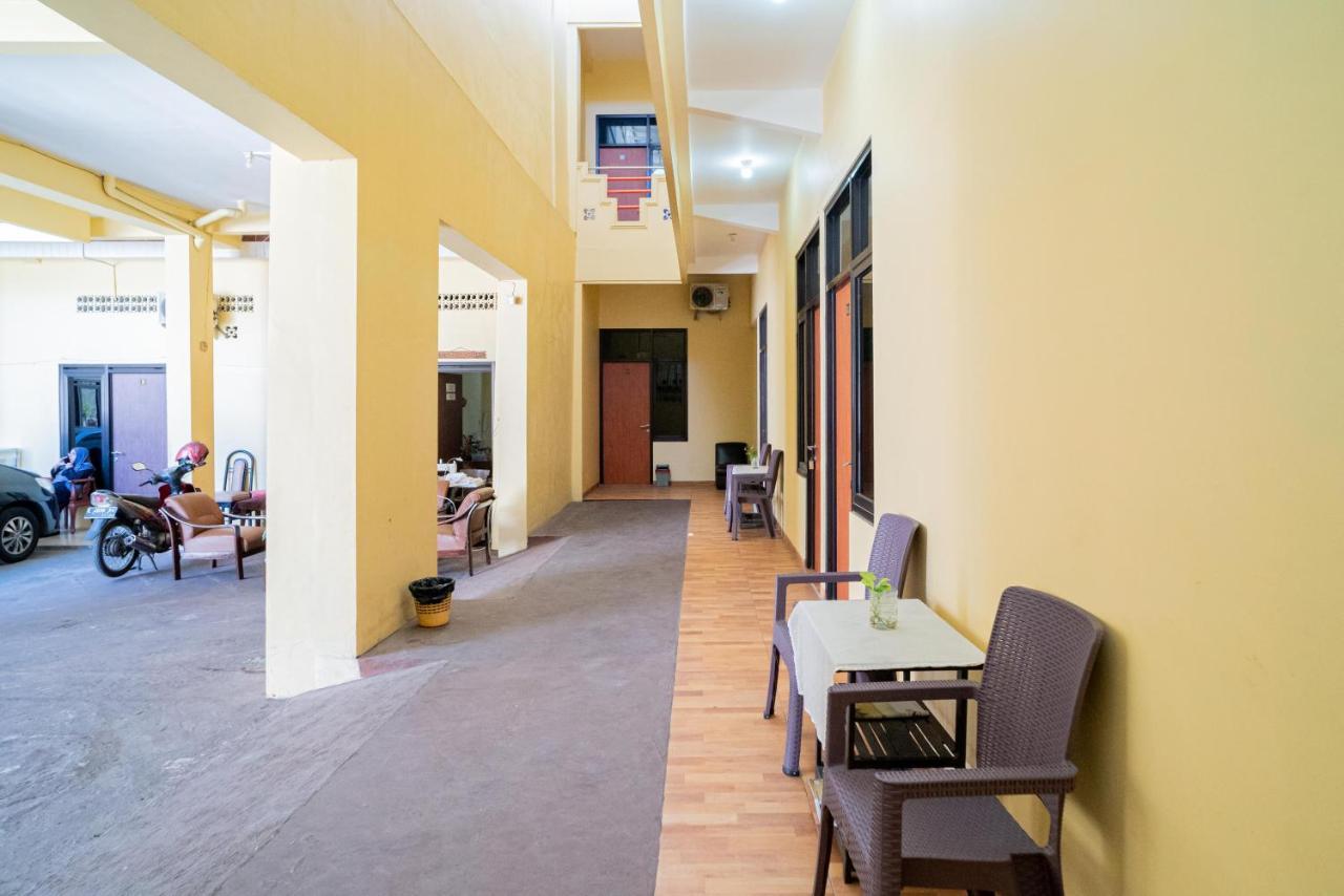 Reddoorz Syariah Near Jembatan Merah Plaza Krembangan Exteriör bild